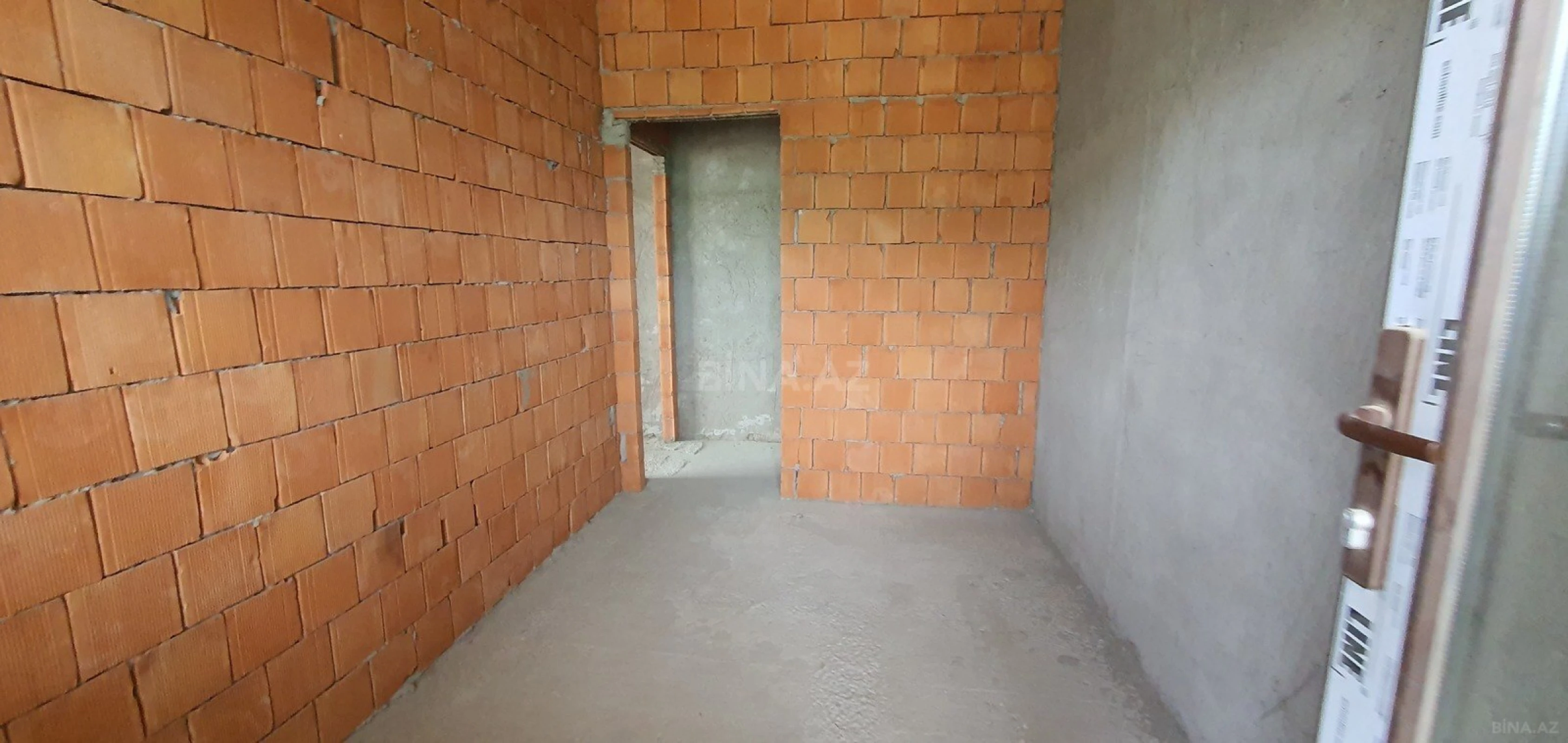 Satılır 3 otaqlı mənzil 101 m²