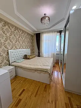Satılır 2 otaqlı mənzil 75 m²