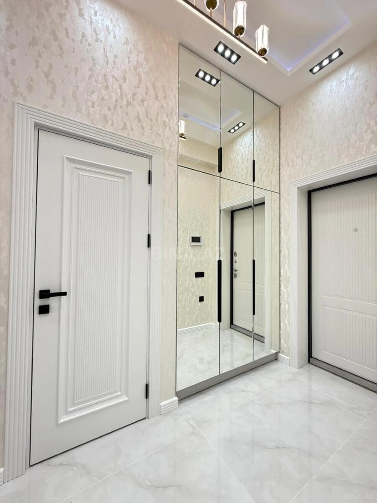 Satılır 3 otaqlı mənzil 105 m²