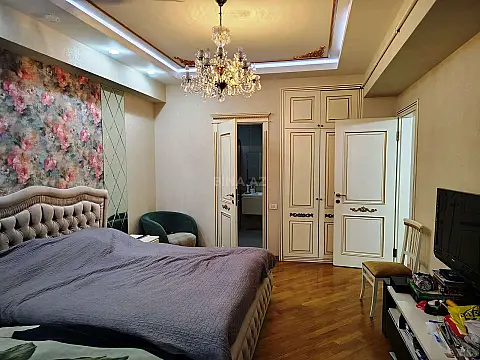 Satılır 3 otaqlı mənzil 105 m²