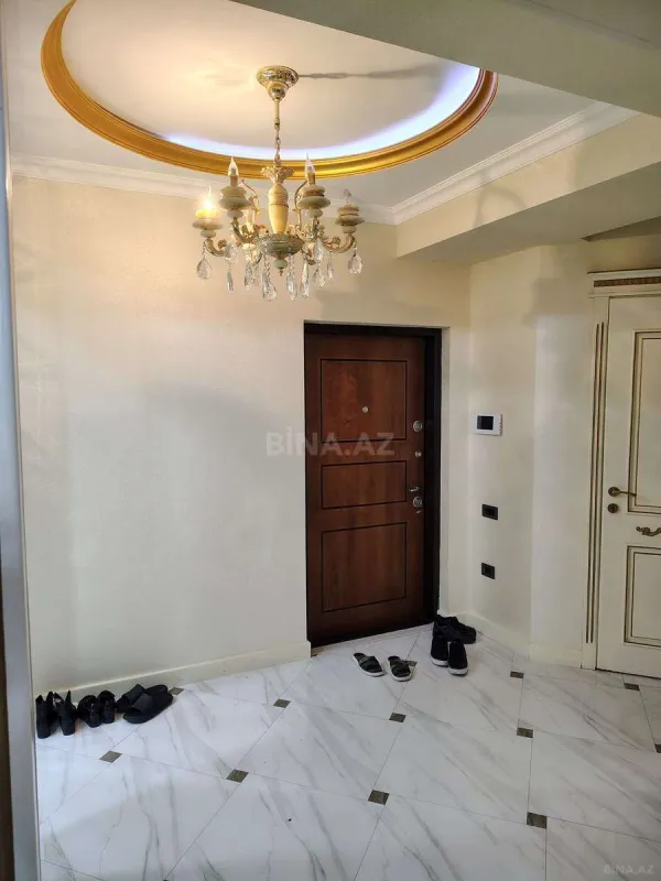Satılır 3 otaqlı mənzil 105 m²