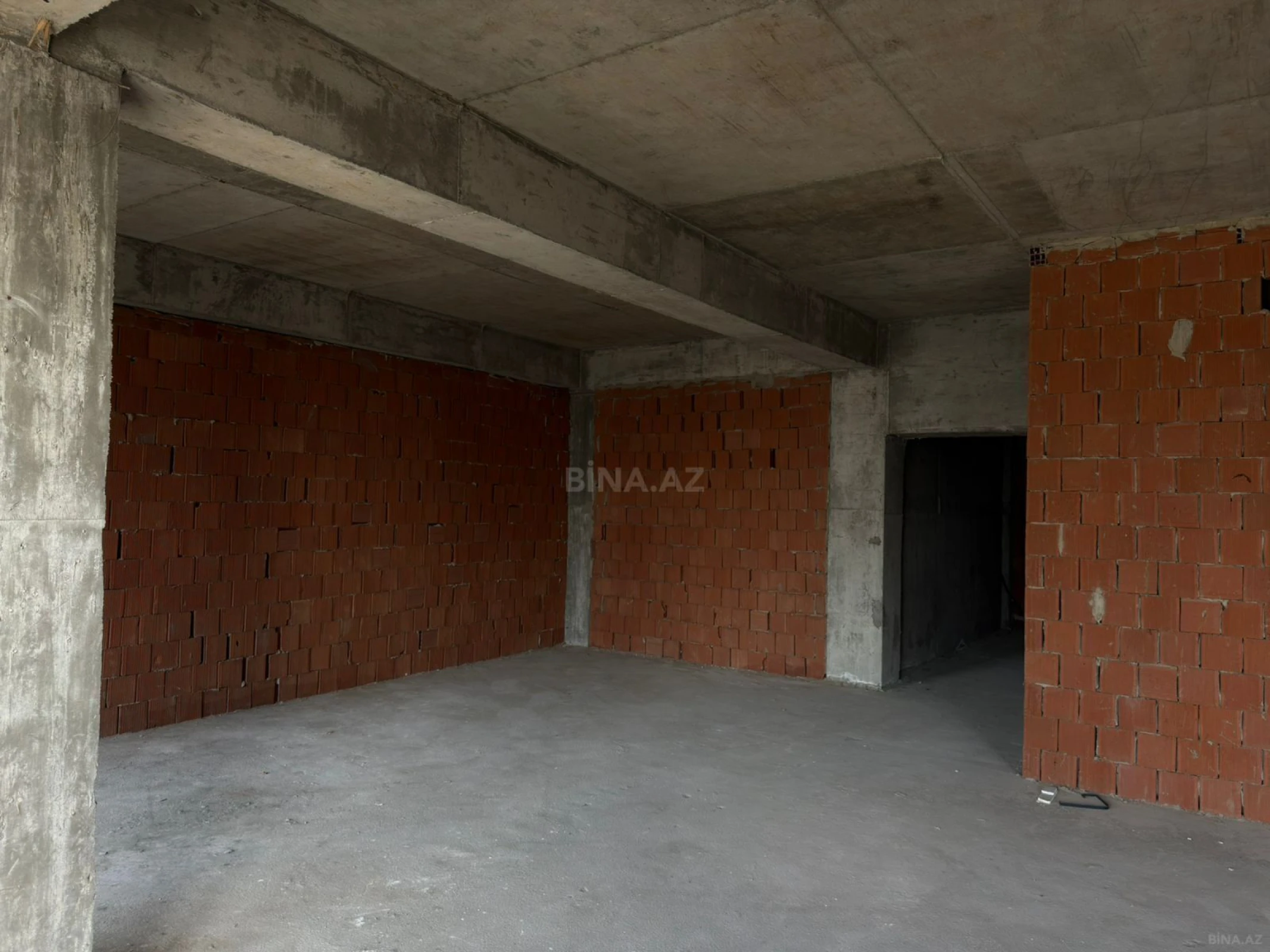 Satılır 3 otaqlı mənzil 118 m²