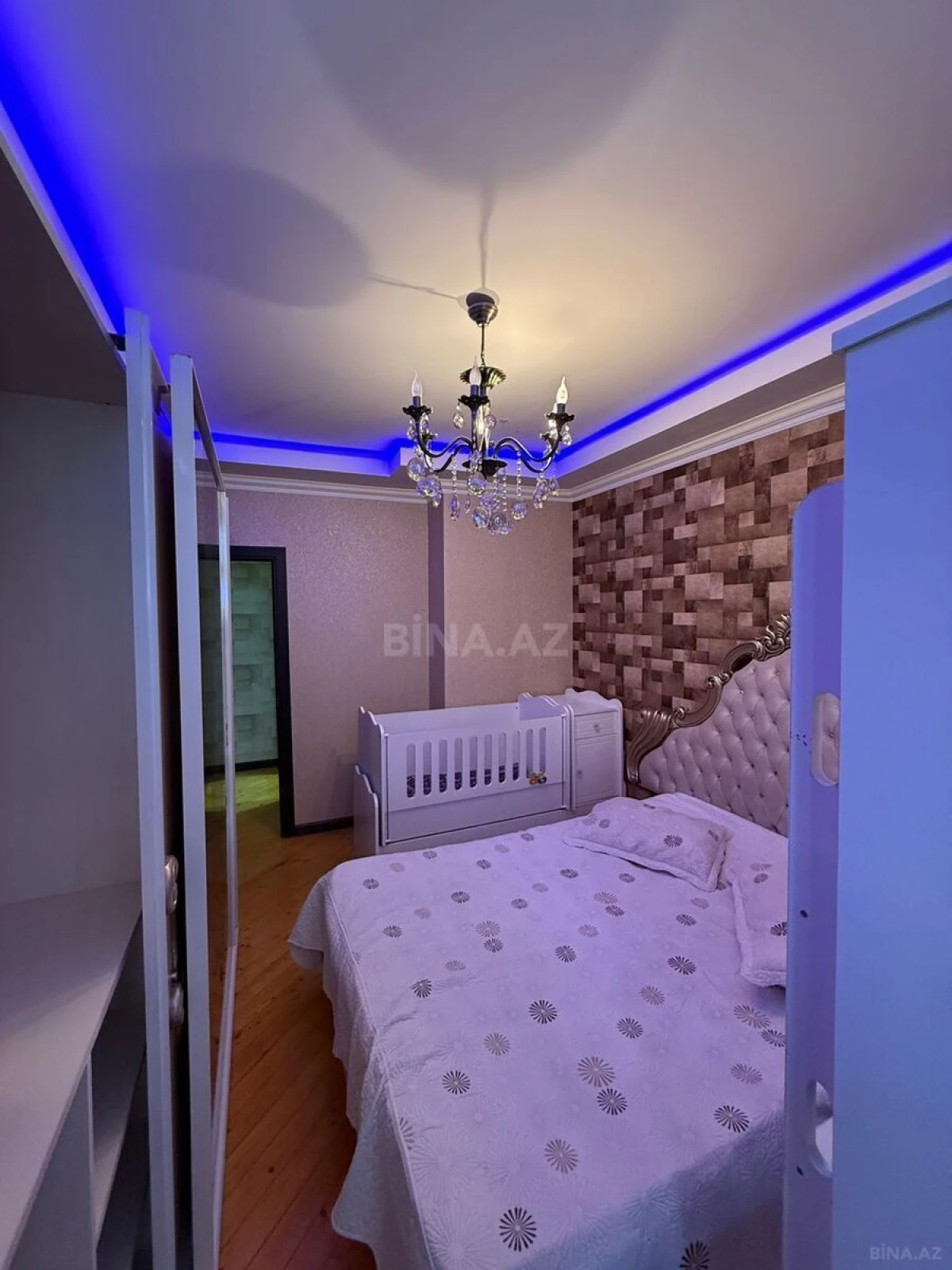 Satılır 2 otaqlı mənzil 78 m²