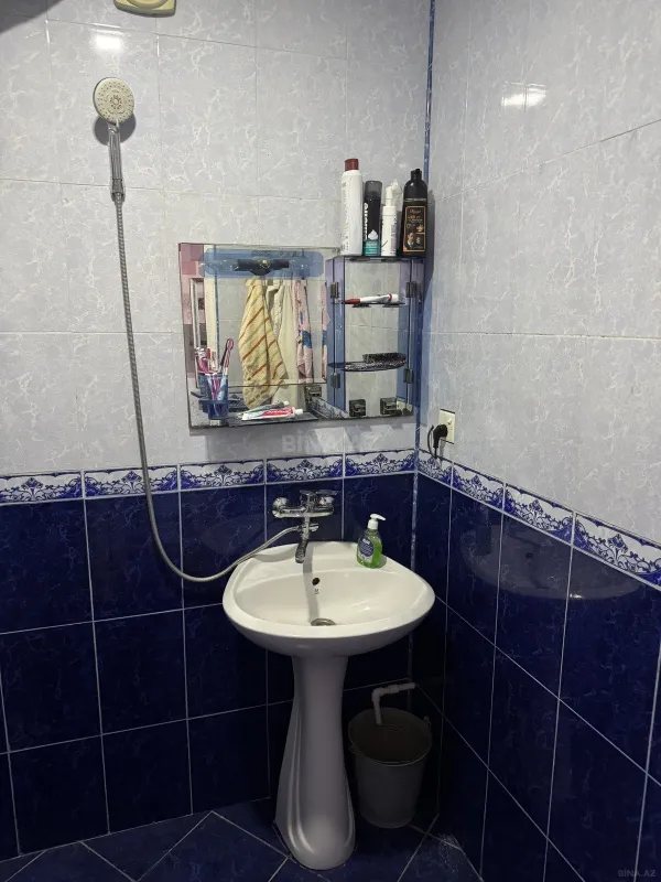 Satılır 5 otaqlı mənzil 100 m²