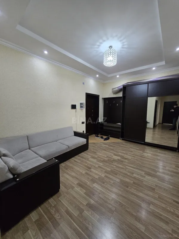 Kirayə verilir 2 otaqlı mənzil 110 m²