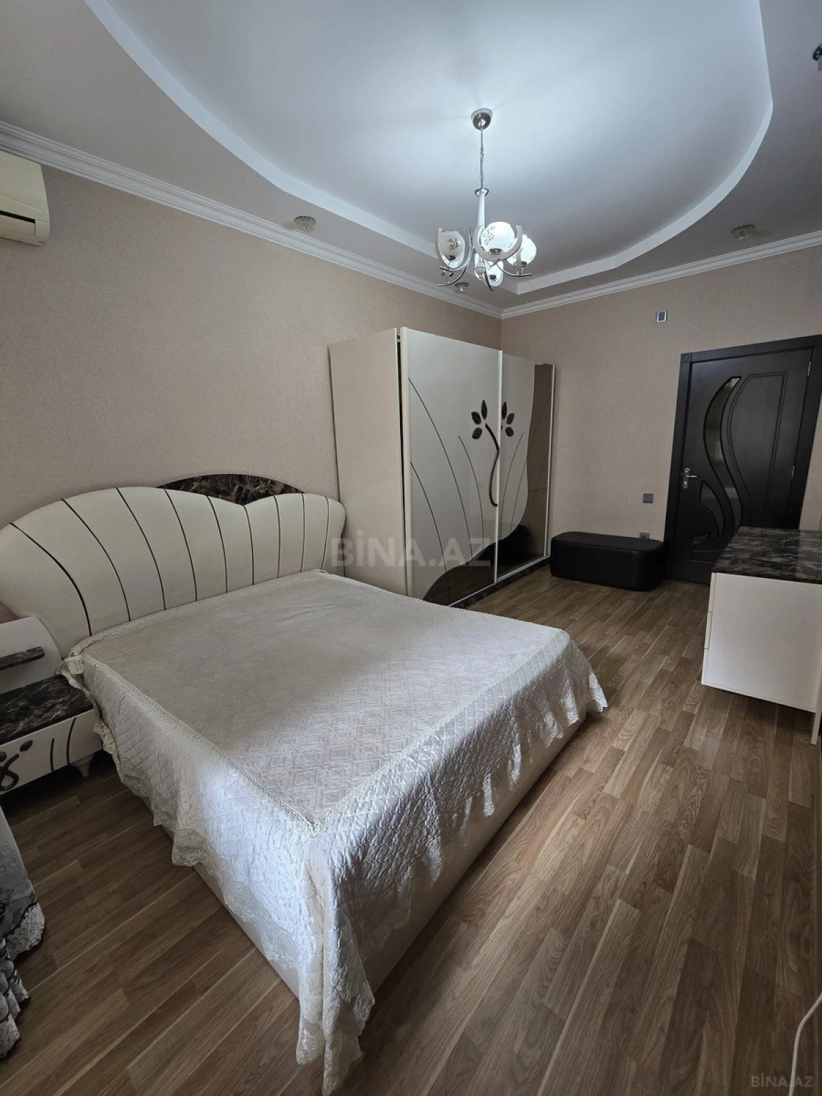 Kirayə verilir 2 otaqlı mənzil 110 m²