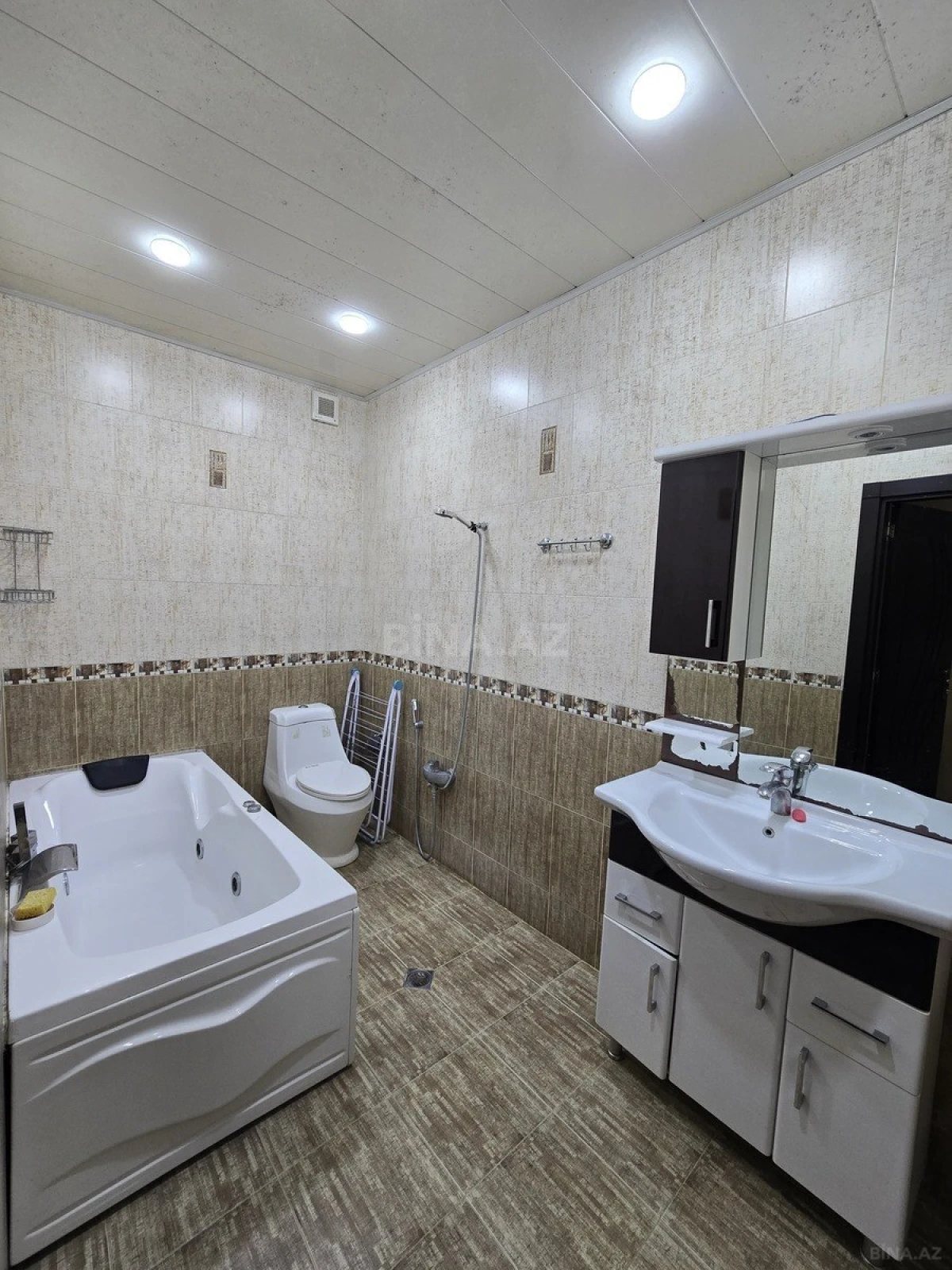 Kirayə verilir 2 otaqlı mənzil 110 m²