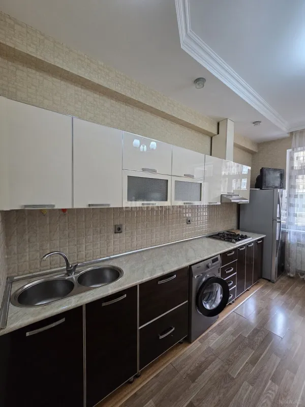 Kirayə verilir 2 otaqlı mənzil 110 m²