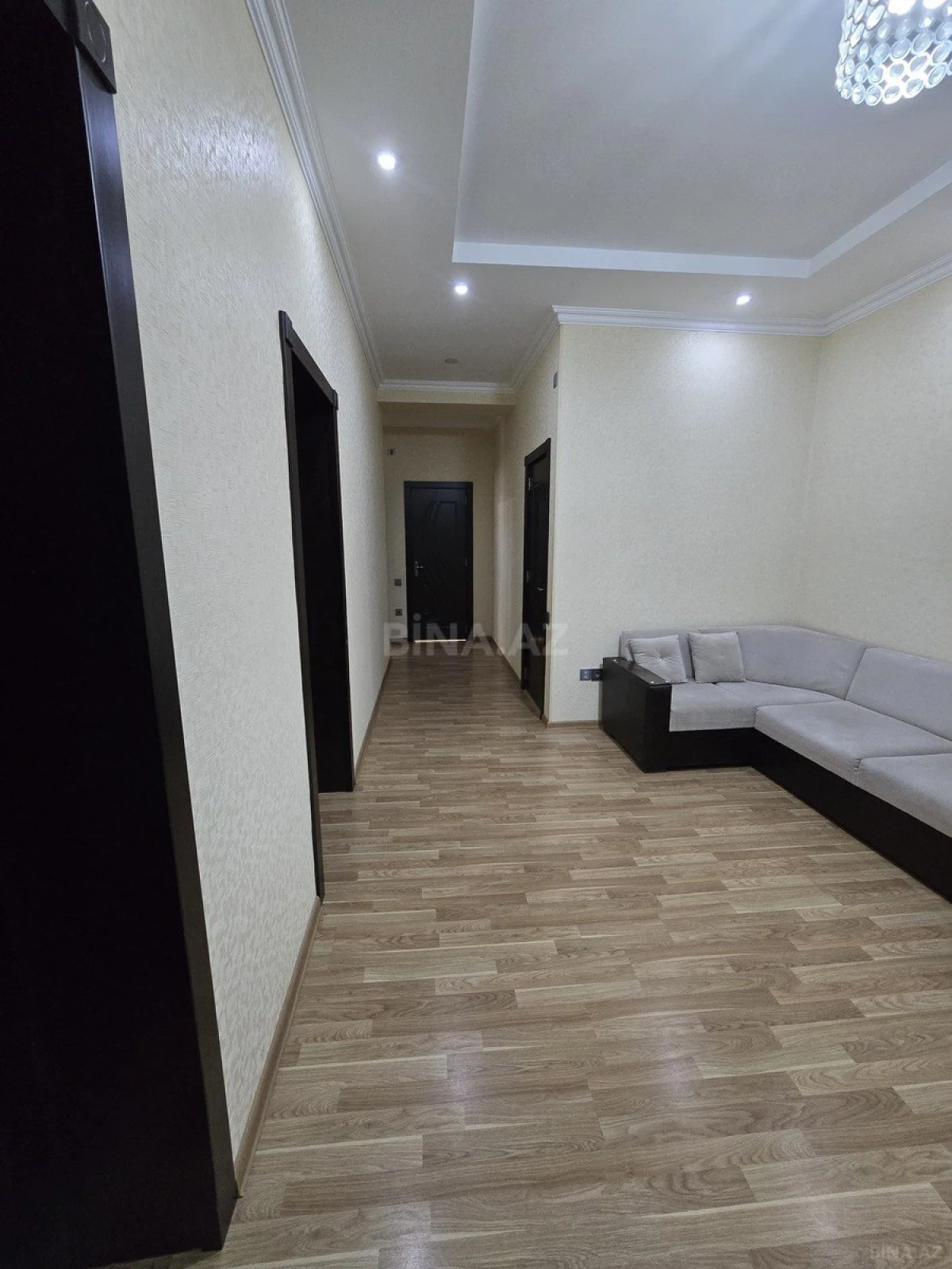 Kirayə verilir 2 otaqlı mənzil 110 m²