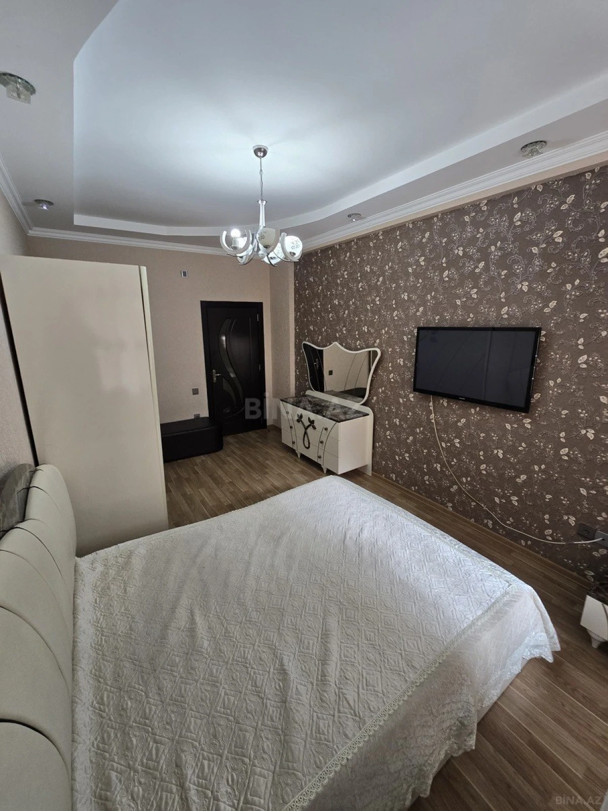 Kirayə verilir 2 otaqlı mənzil 110 m²