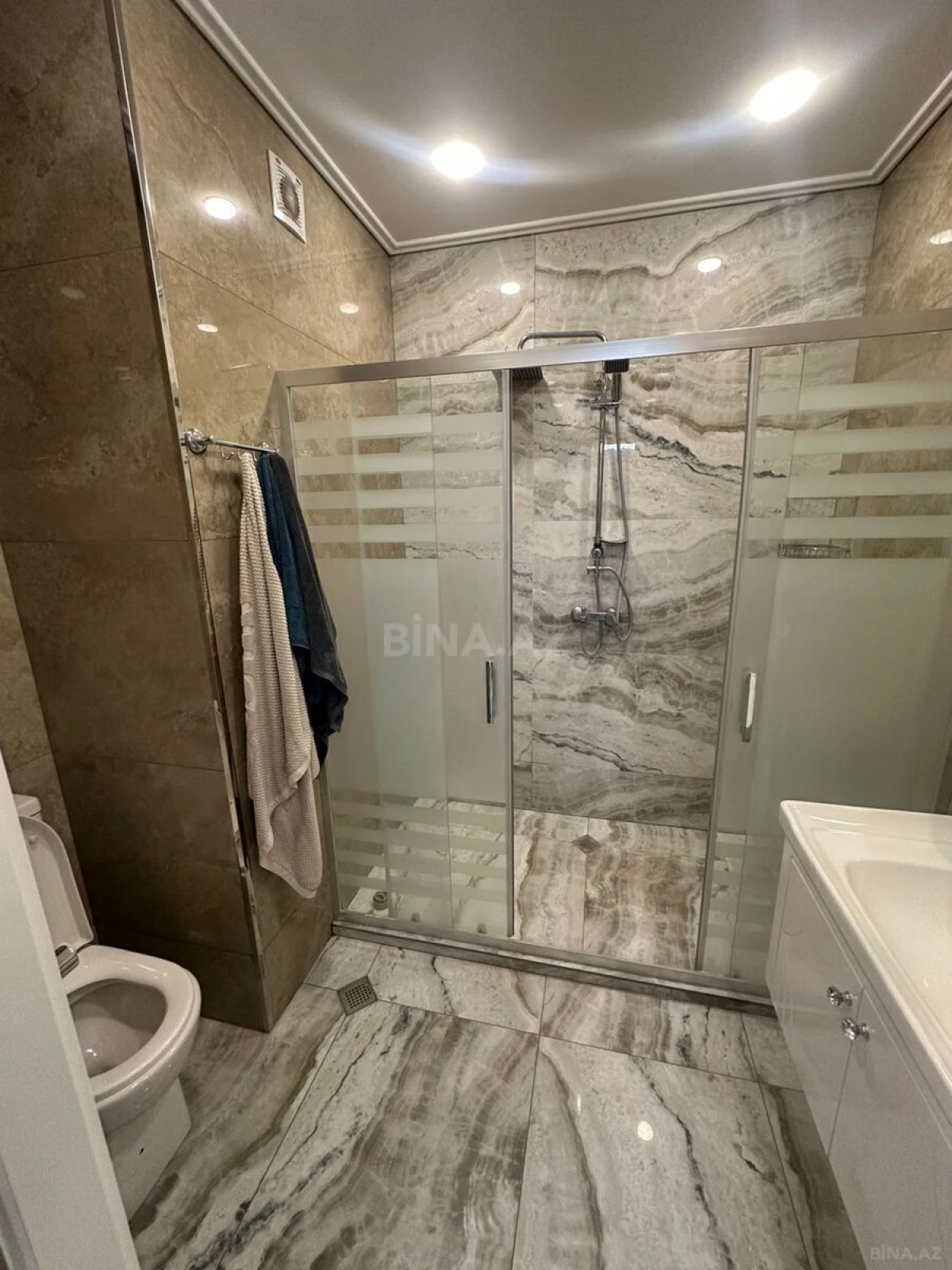 Kirayə verilir 2 otaqlı mənzil 70 m²