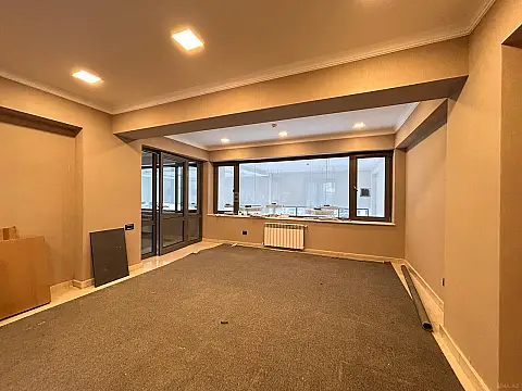 Satılır obyekt 250 m²