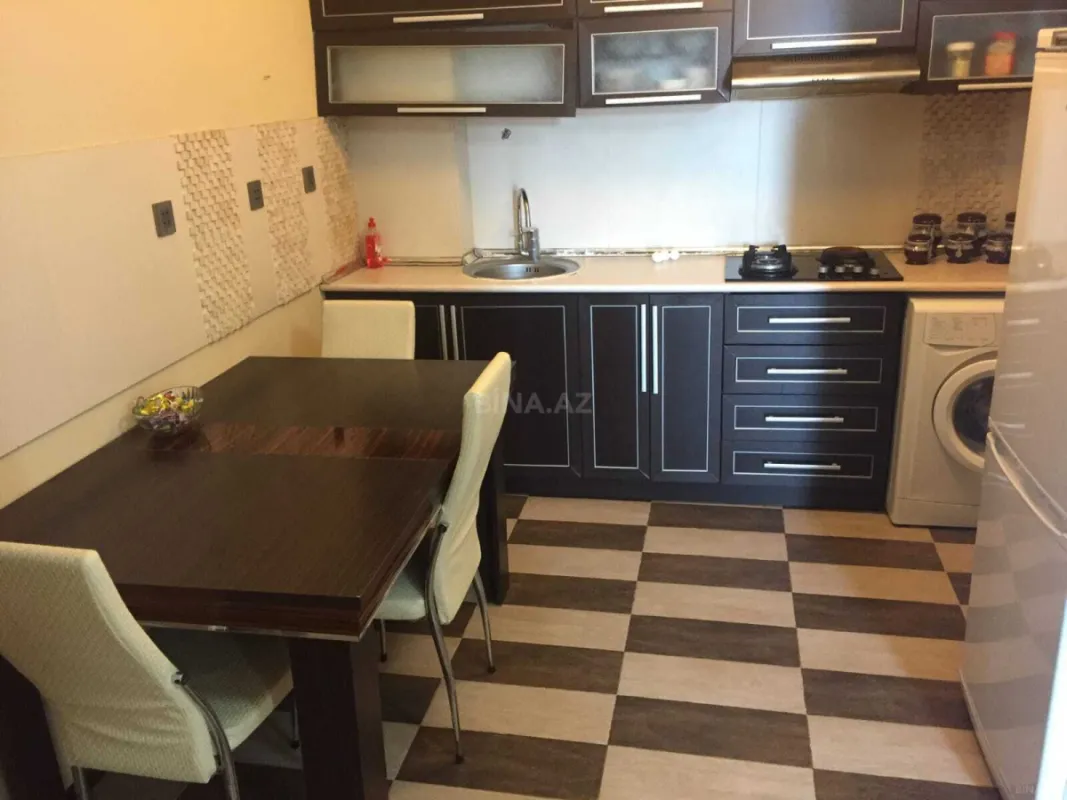 Kirayə verilir 2 otaqlı mənzil 85 m²