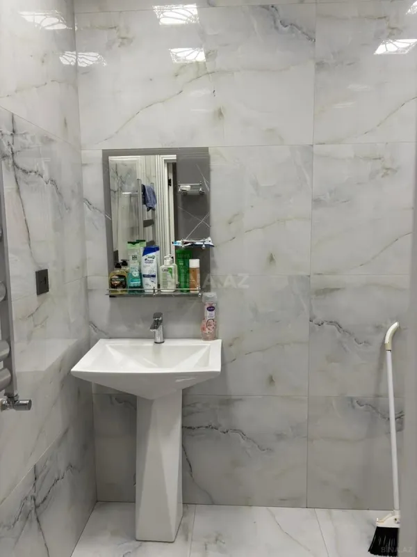 Kirayə verilir 2 otaqlı mənzil 70 m²