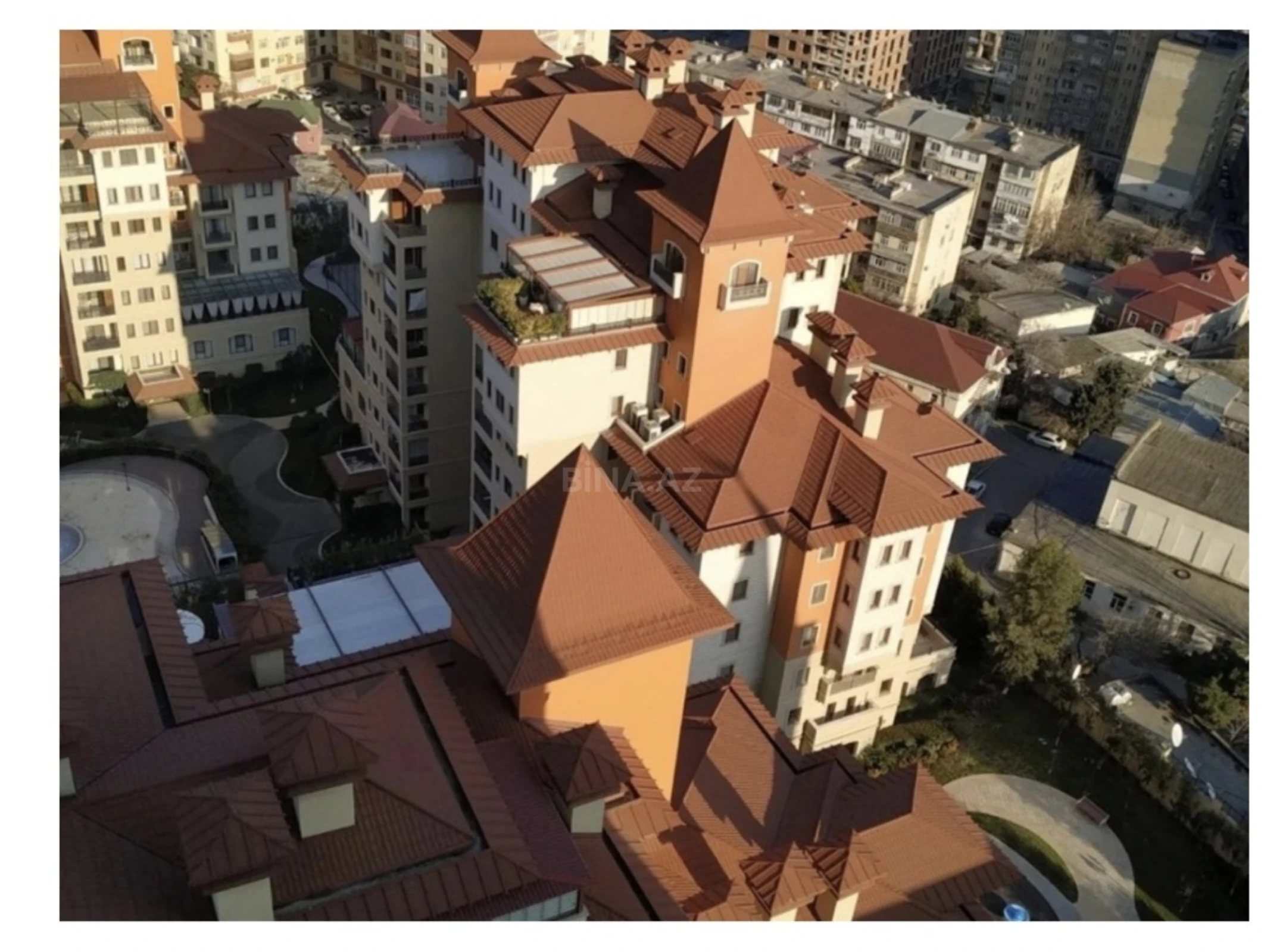 Satılır 4 otaqlı mənzil 210 m²