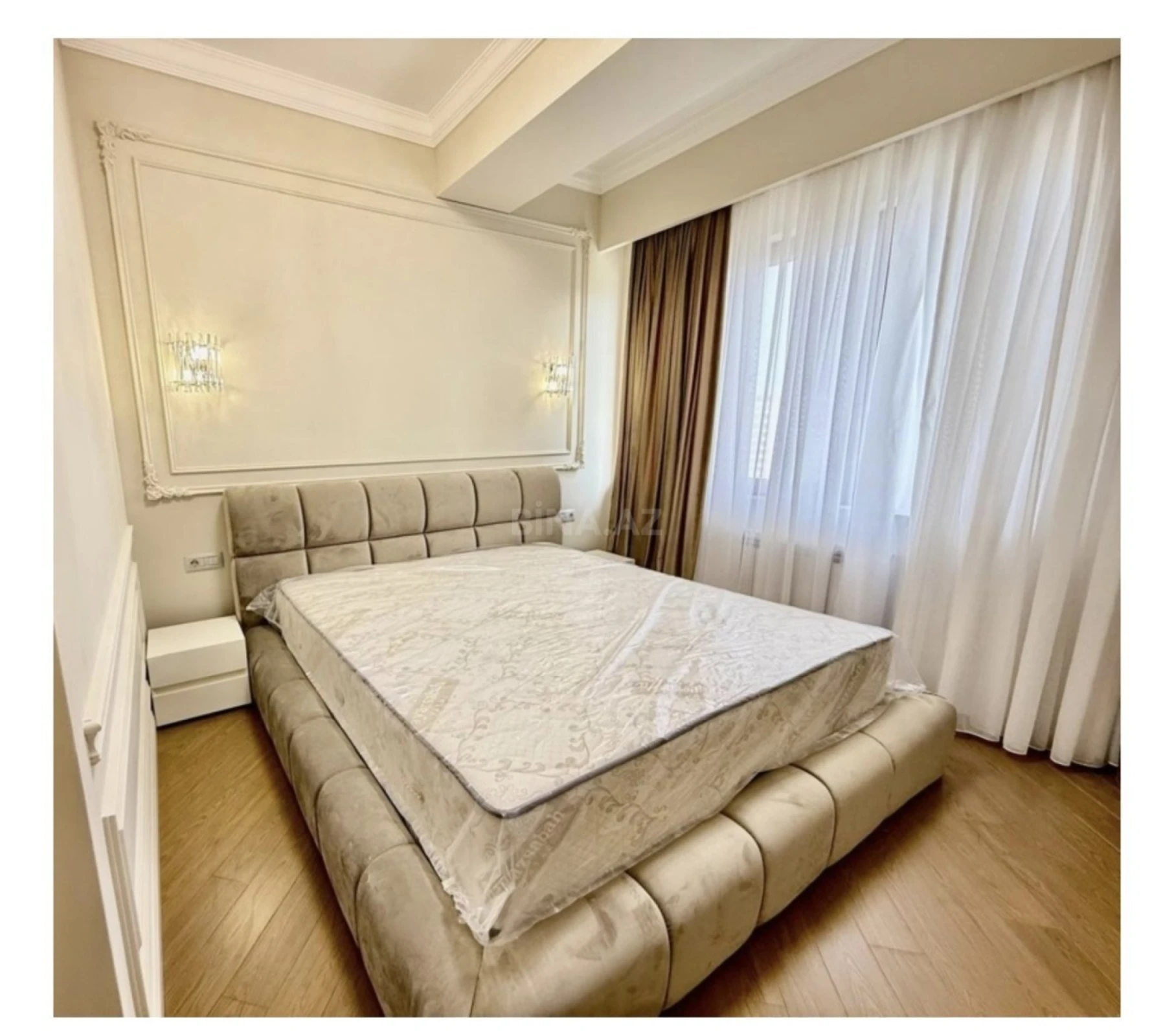 Satılır 4 otaqlı mənzil 210 m²