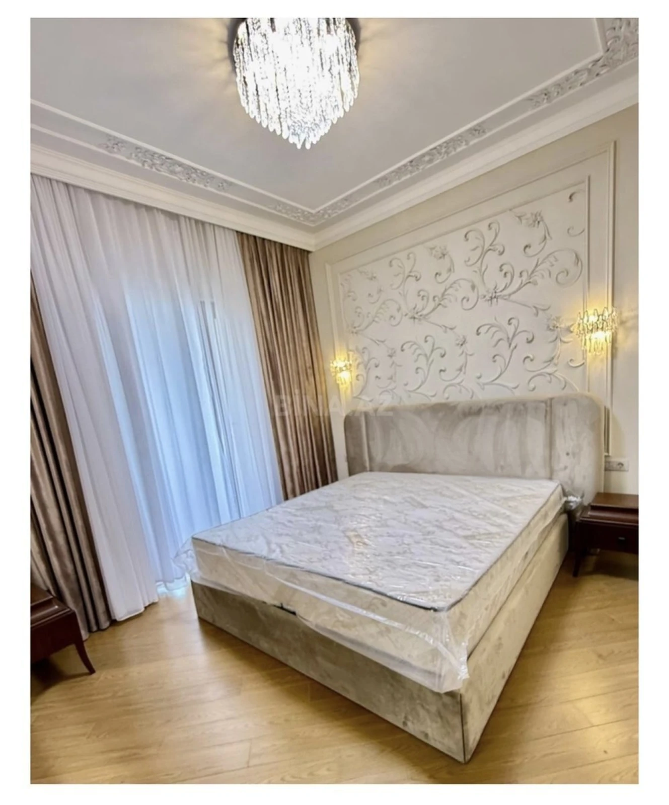 Satılır 4 otaqlı mənzil 210 m²