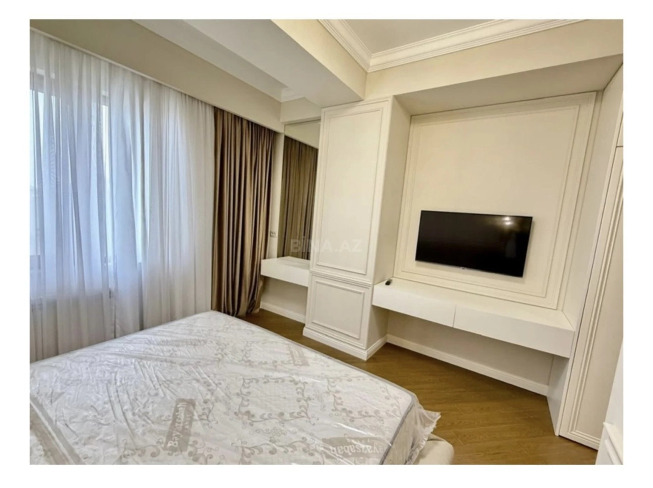 Satılır 4 otaqlı mənzil 210 m²