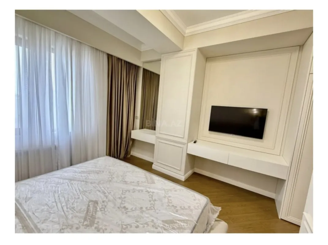 Satılır 4 otaqlı mənzil 210 m²