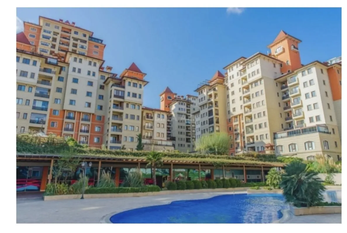 Satılır 4 otaqlı mənzil 210 m²