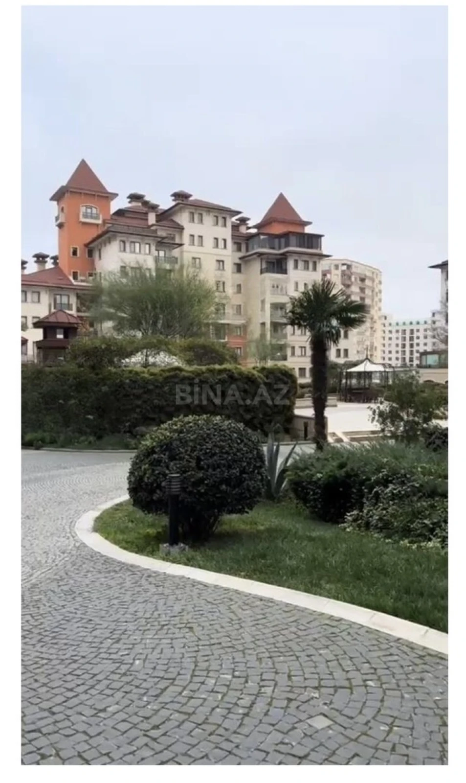 Satılır 4 otaqlı mənzil 210 m²