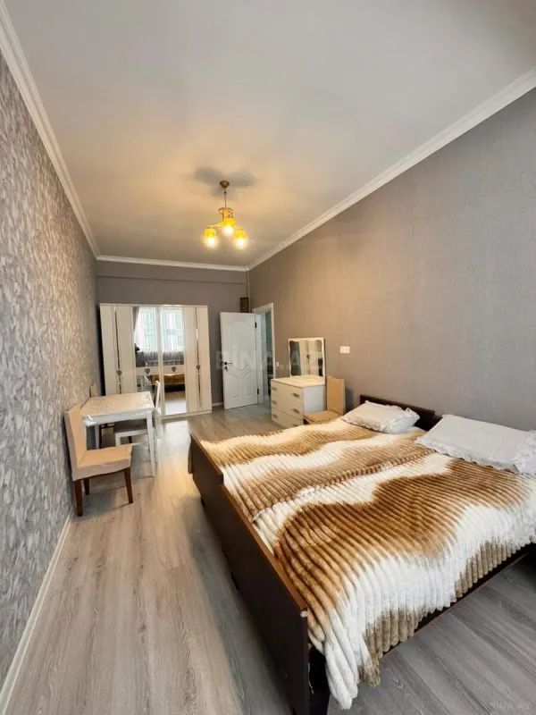 Kirayə verilir 2 otaqlı mənzil 80 m²