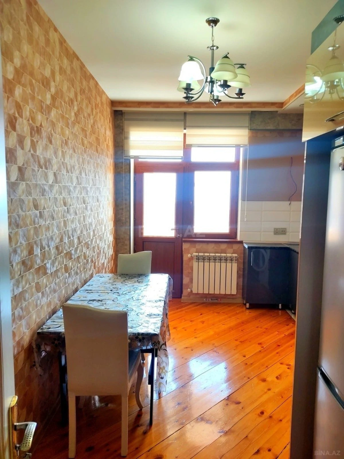Kirayə verilir 2 otaqlı mənzil 90 m²