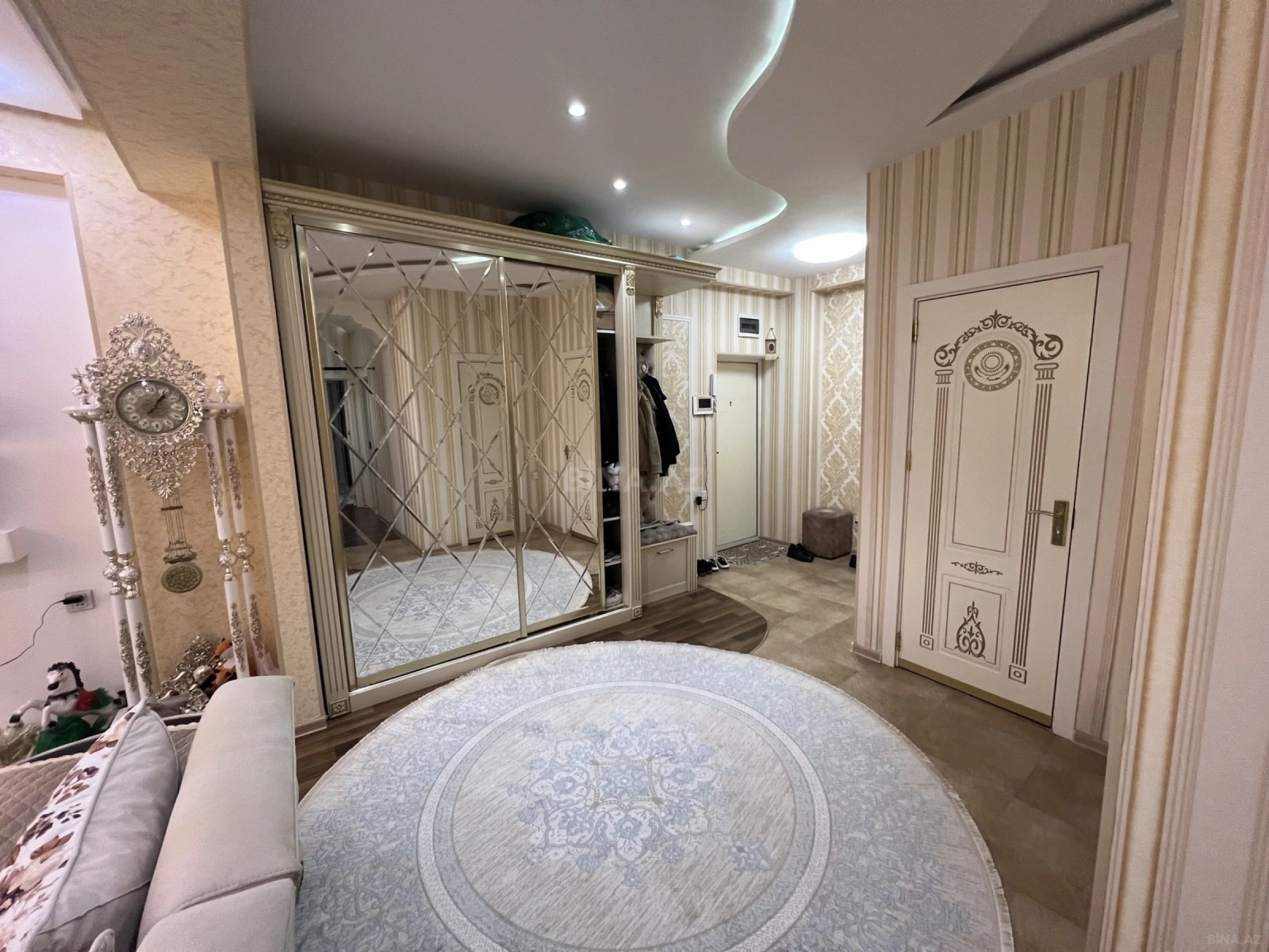 Satılır 3 otaqlı mənzil 108 m²