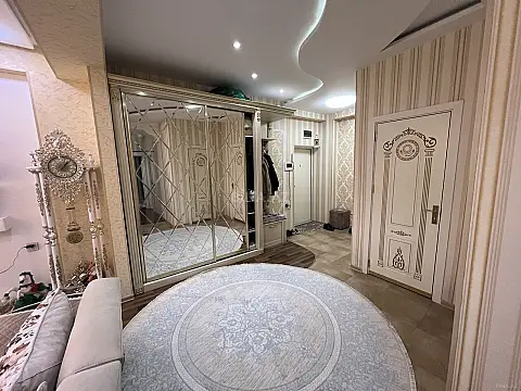 Satılır 3 otaqlı mənzil 108 m²