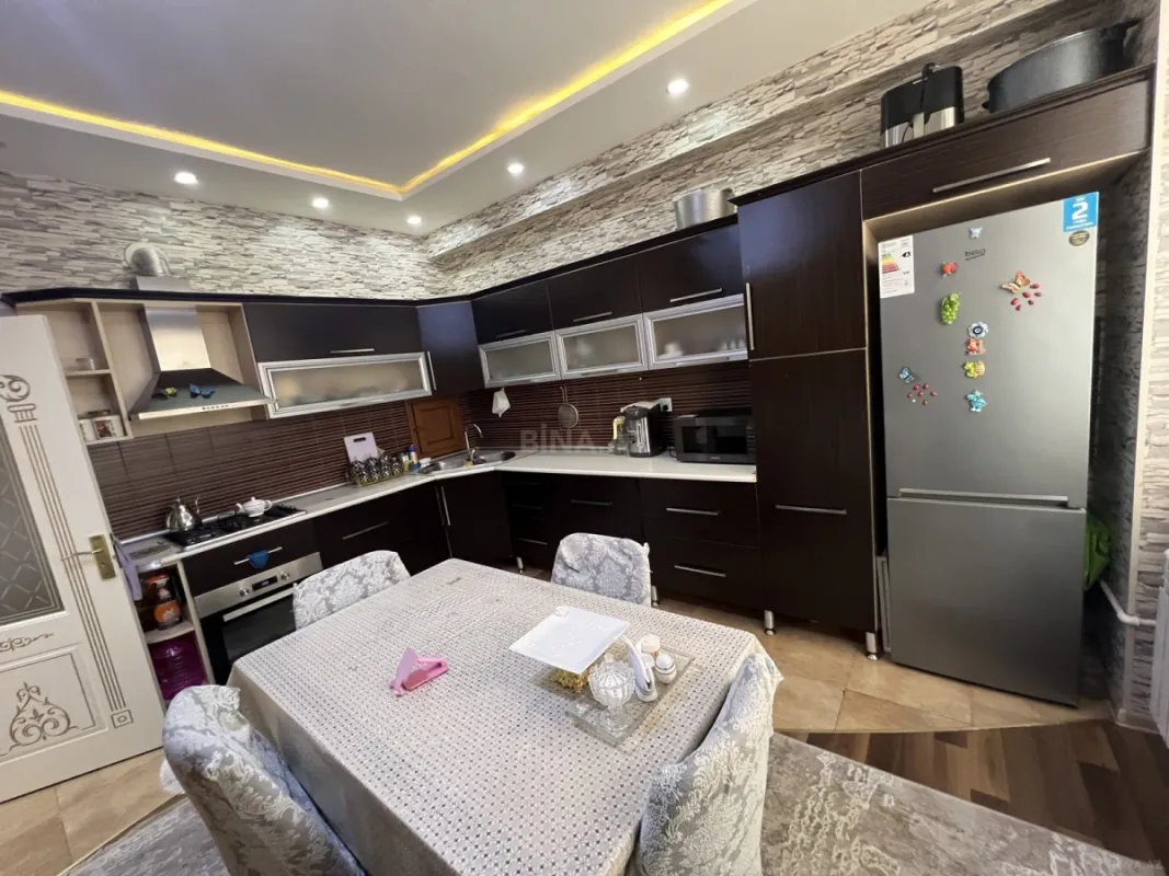 Satılır 3 otaqlı mənzil 108 m²