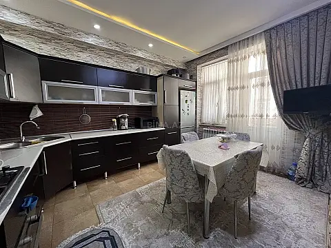 Satılır 3 otaqlı mənzil 108 m²