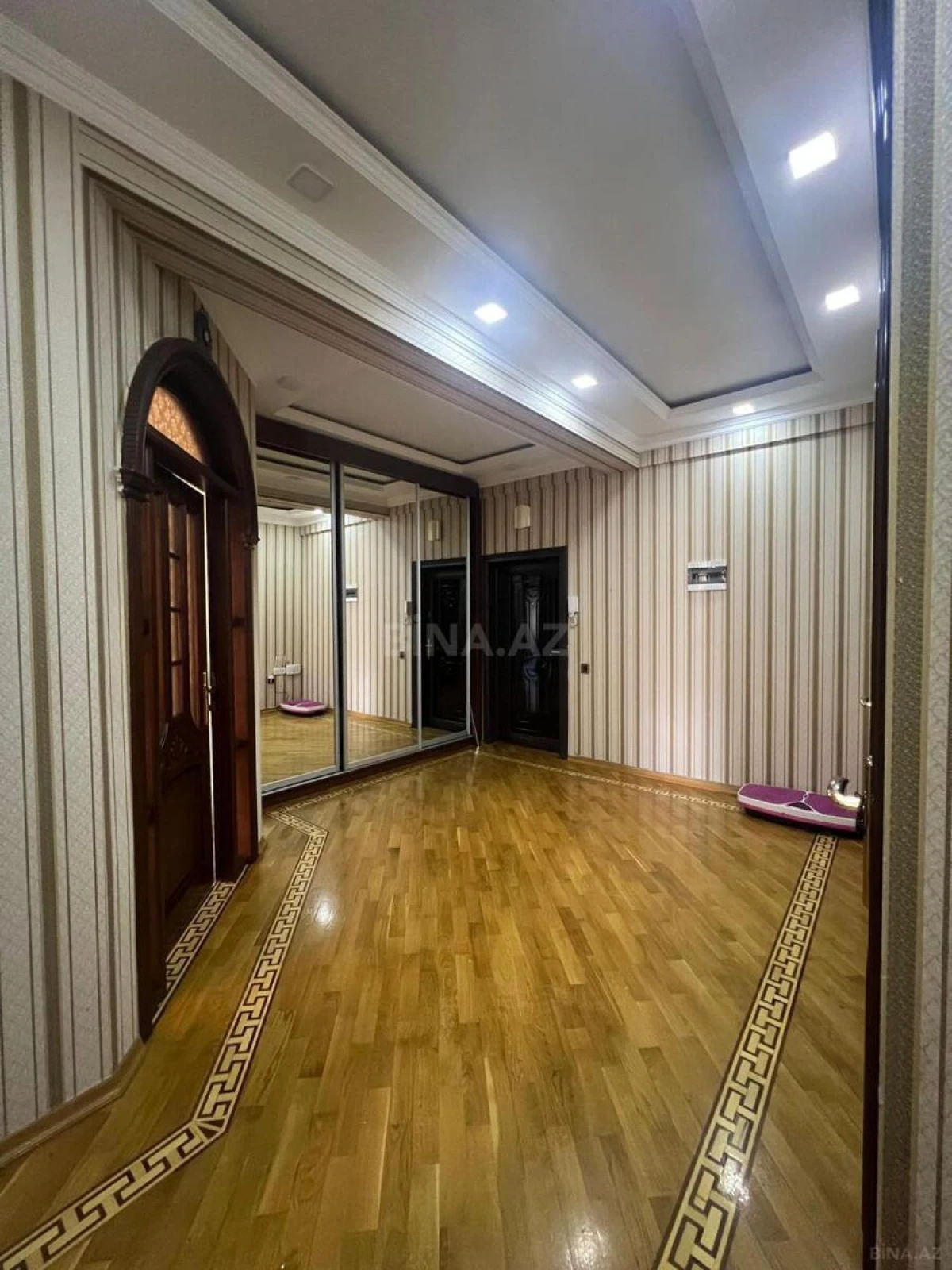 Satılır 3 otaqlı mənzil 147 m²