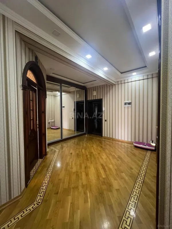 Satılır 3 otaqlı mənzil 147 m²