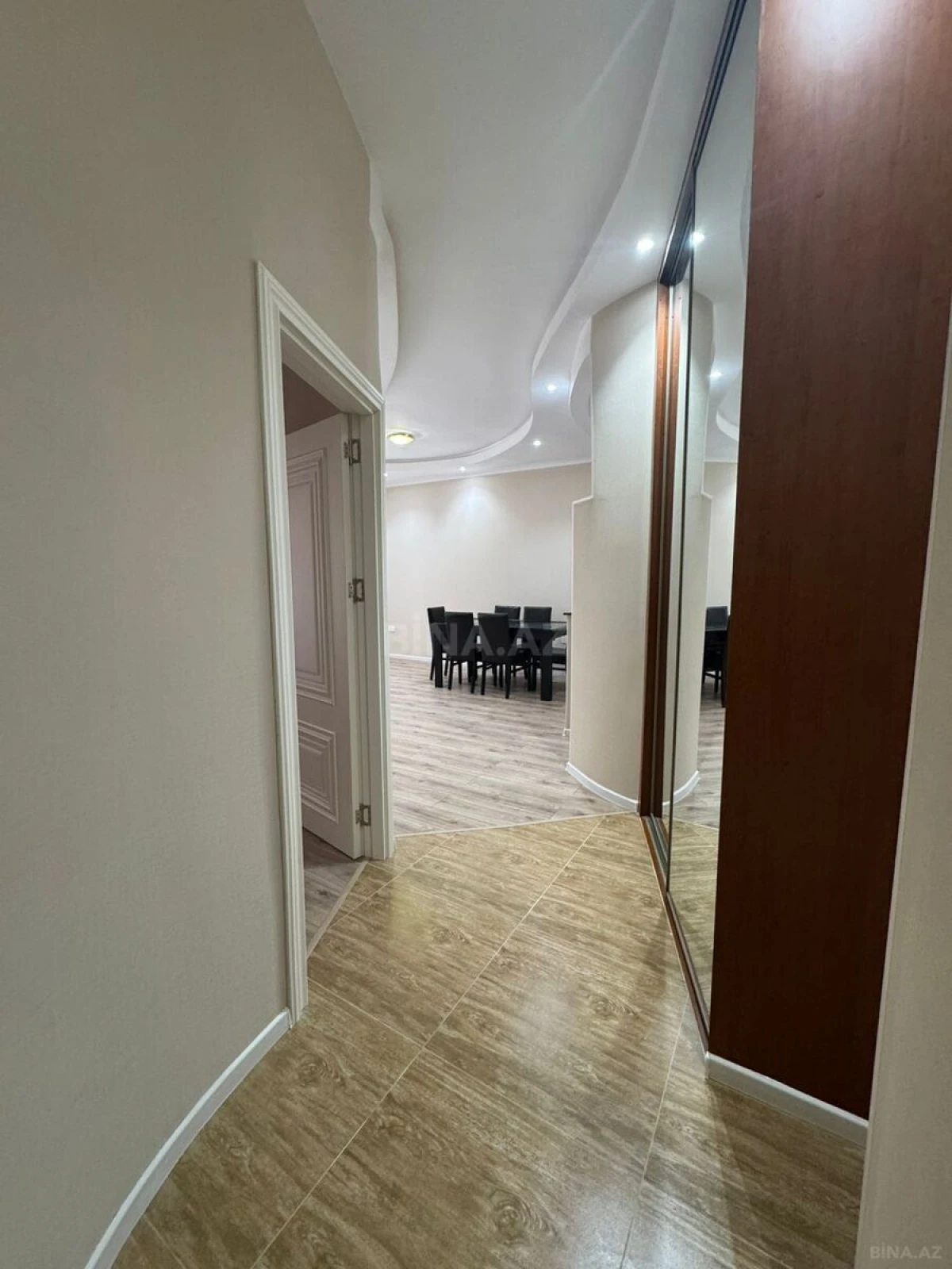 Kirayə verilir 2 otaqlı mənzil 70 m²