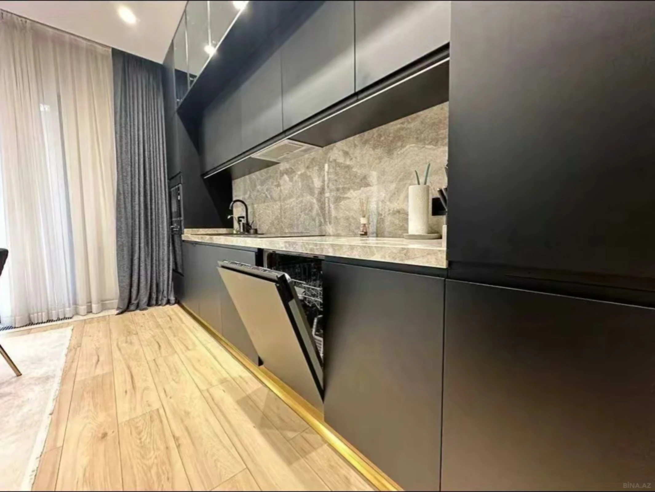 Kirayə verilir 2 otaqlı mənzil 75 m²