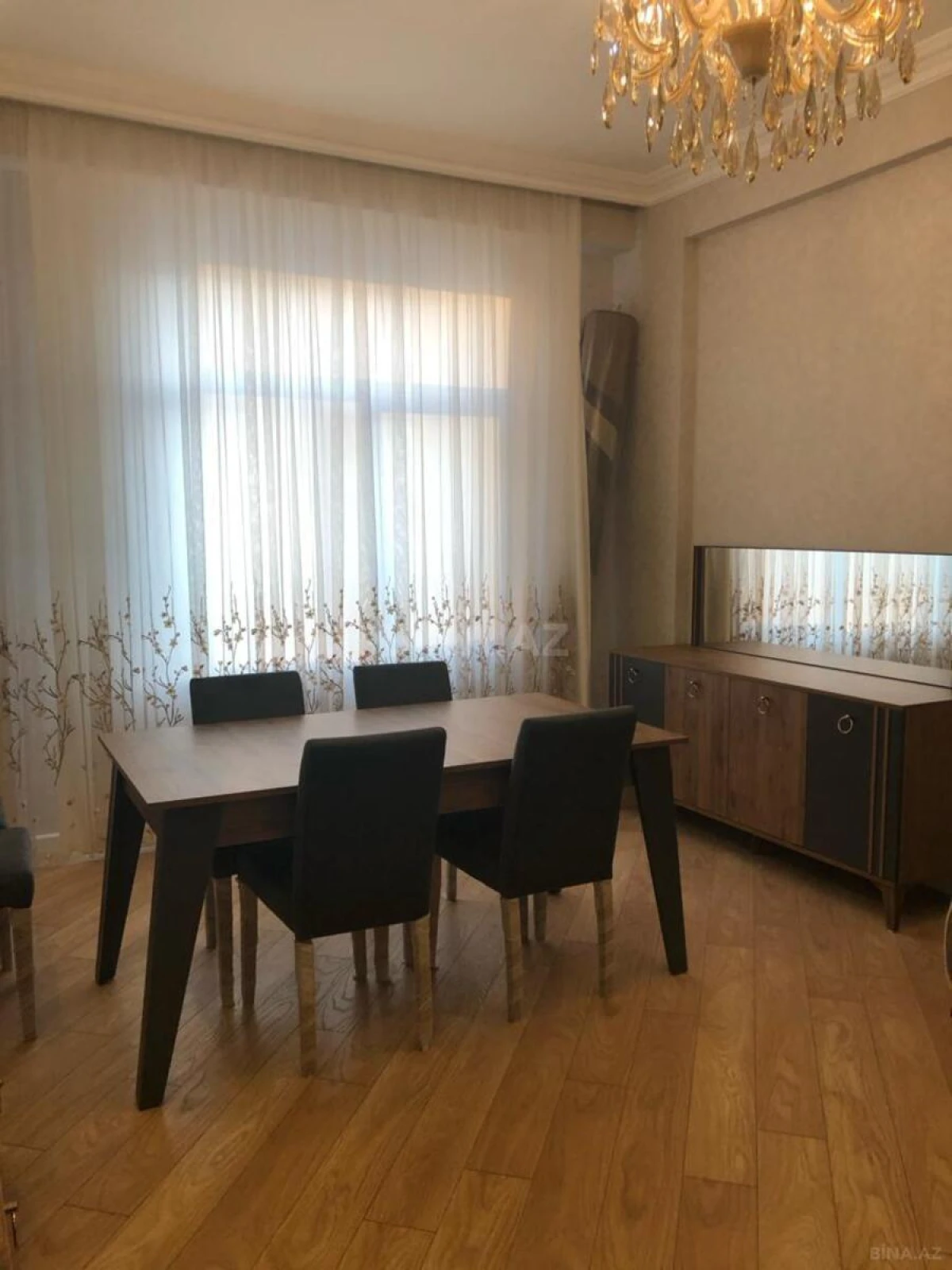 Kirayə verilir 2 otaqlı mənzil 95 m²