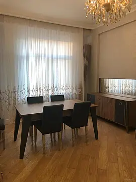 Kirayə verilir 2 otaqlı mənzil 95 m²