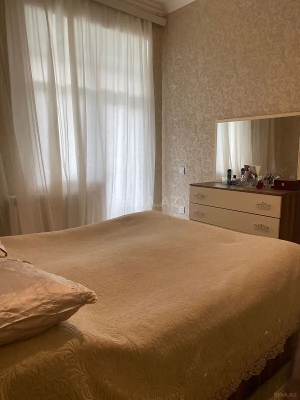 Kirayə verilir 4 otaqlı mənzil 100 m²