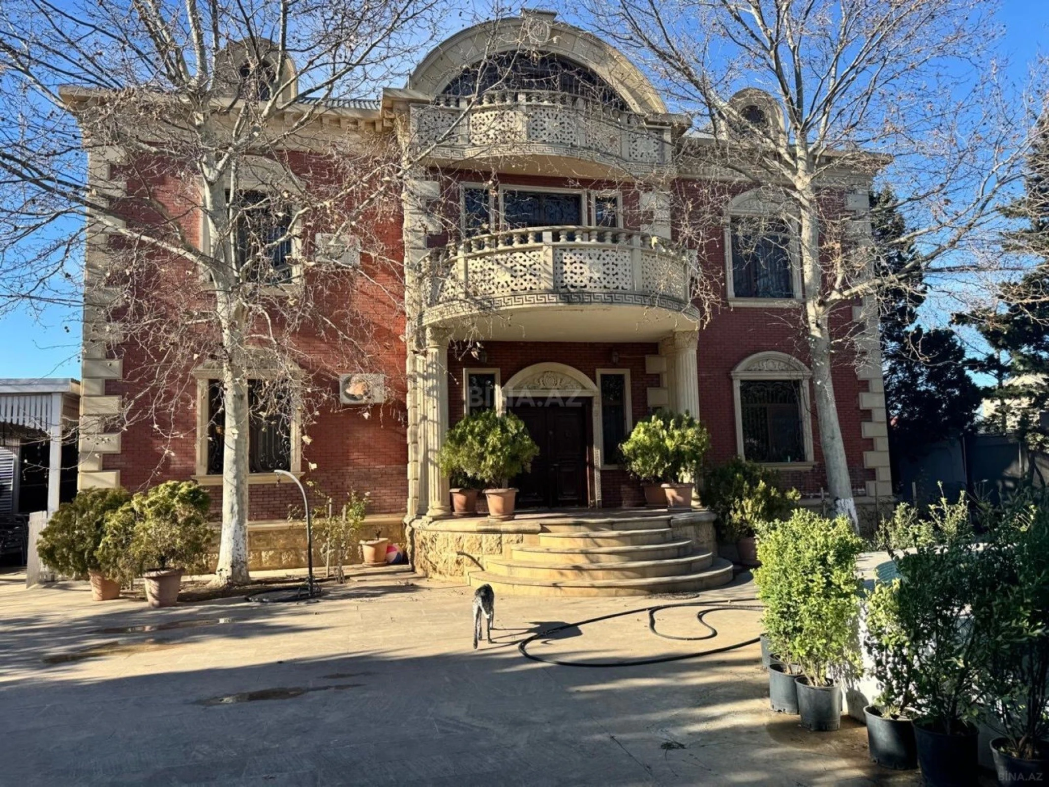 Kirayə verilir 7 otaqlı həyət evi 600 m²