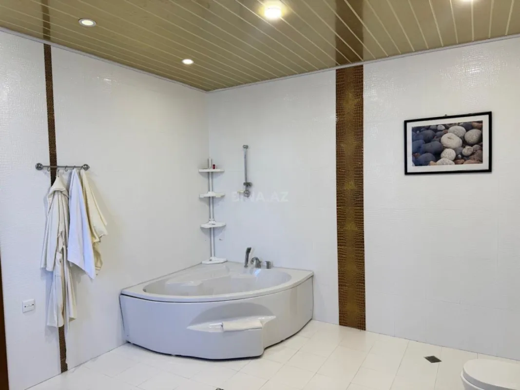 Kirayə verilir 7 otaqlı həyət evi 600 m²