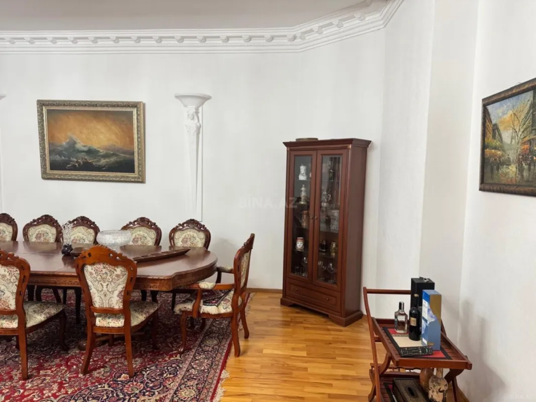 Kirayə verilir 7 otaqlı həyət evi 600 m²