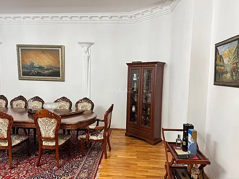 Kirayə verilir 7 otaqlı həyət evi 600 m²