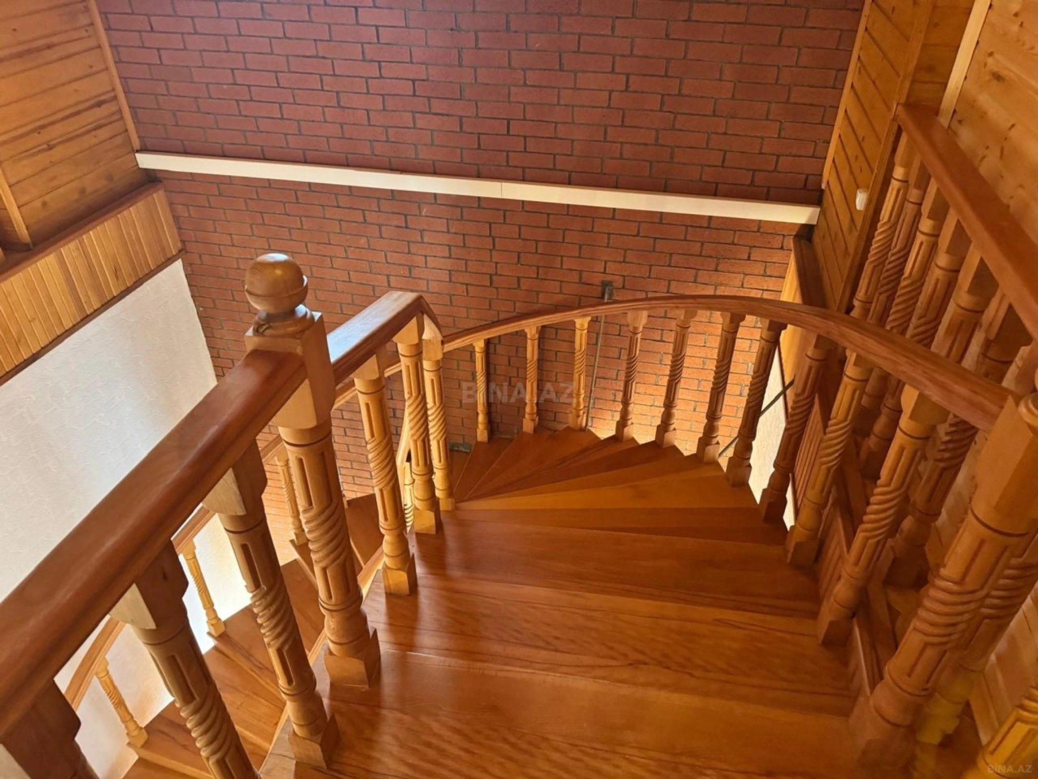 Kirayə verilir 7 otaqlı həyət evi 600 m²