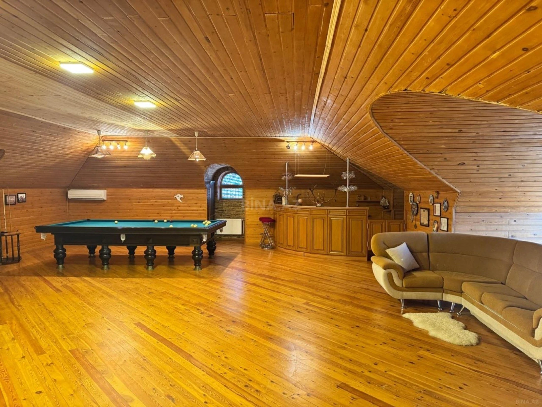 Kirayə verilir 7 otaqlı həyət evi 600 m²