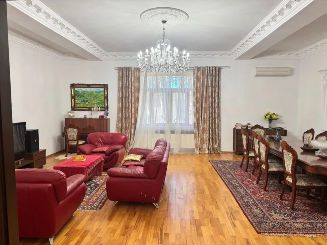 Kirayə verilir 7 otaqlı həyət evi 600 m²