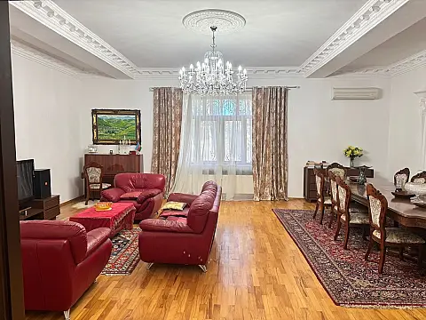 Kirayə verilir 7 otaqlı həyət evi 600 m²