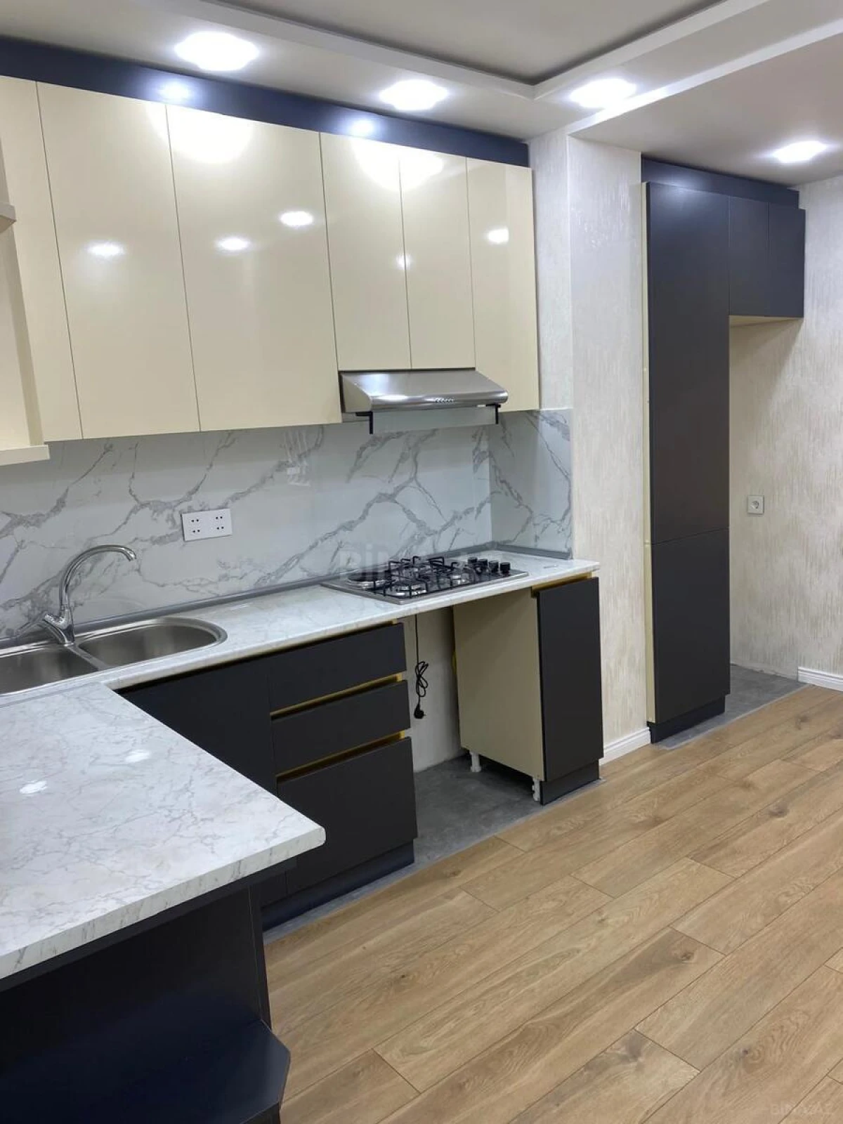 Satılır 2 otaqlı mənzil 60 m²