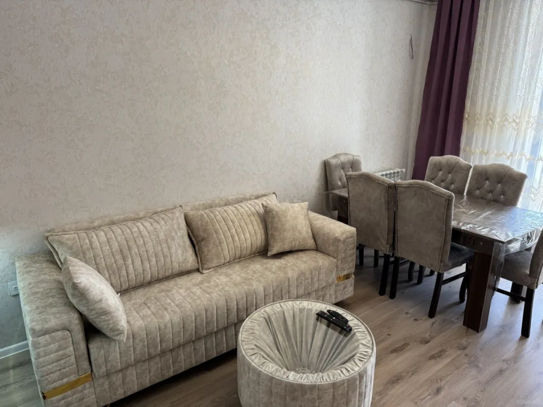 Kirayə verilir 2 otaqlı mənzil 76 m²