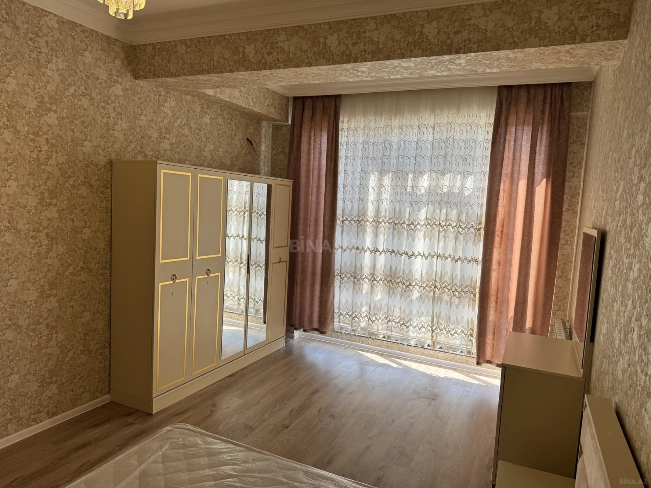 Kirayə verilir 2 otaqlı mənzil 76 m²