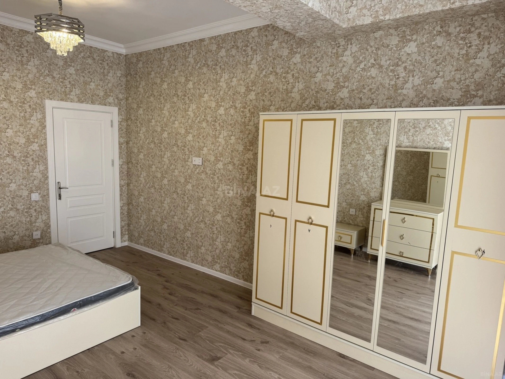 Kirayə verilir 2 otaqlı mənzil 76 m²